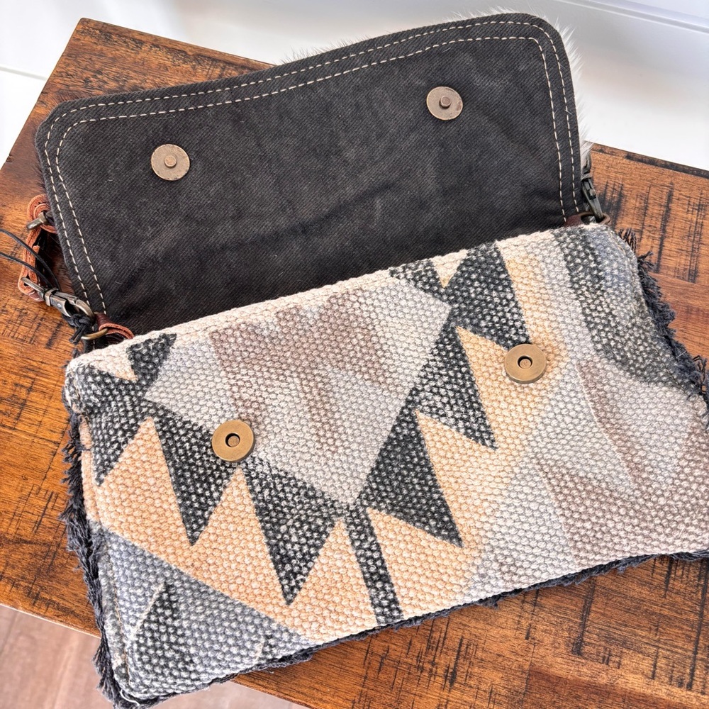 Myra Bag Two-Tone "Slingshot small & Crossbody Bag" Convertable Clutch - Picture 7 of 12